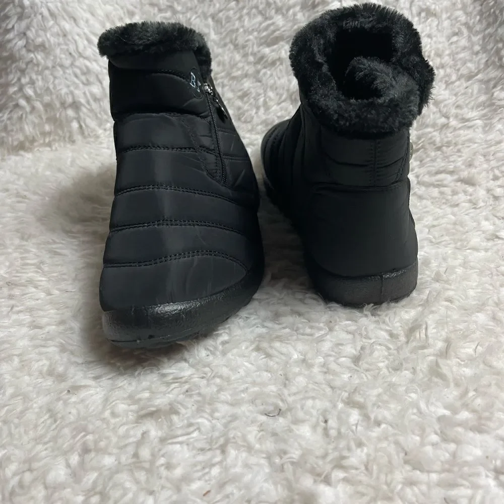 Black water proof slip on snow boots faux fur lining rubber soles EUR SZ40